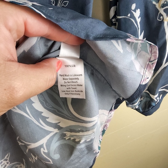 Ecru 100% Silk Floral Blouse Size Small - Picture 6 of 7